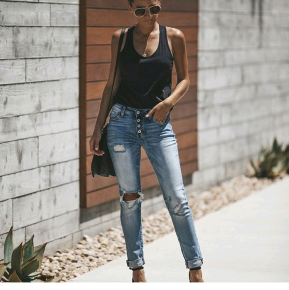 vintage wash Denim - SOLD)Women’s vintage wash exposed button high-waisted